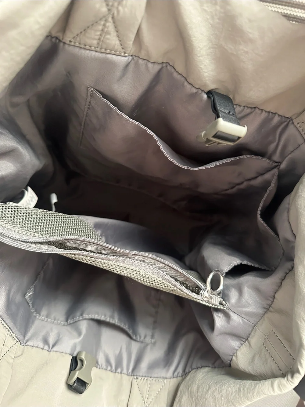lululemon olive green everyday handbag with top handles - “on my level tote 20L”